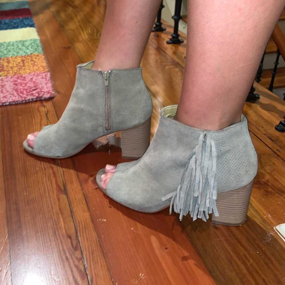 Kenzie fringe leather size 9 bootie heels
